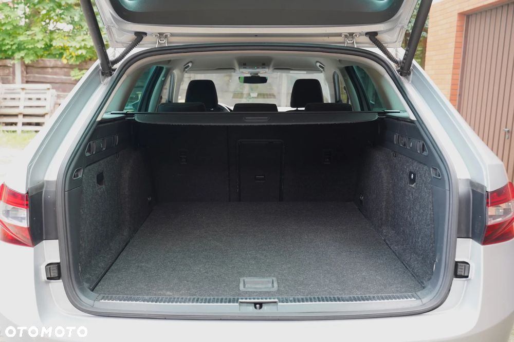 Skoda Superb 2.0 TDI Ambition - 37