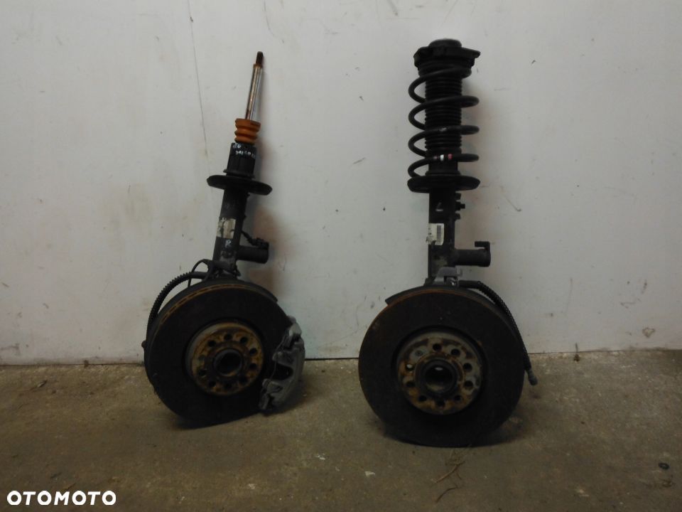 Vw Scirocco 1T0 Zawieszenie MC person prawe - 2