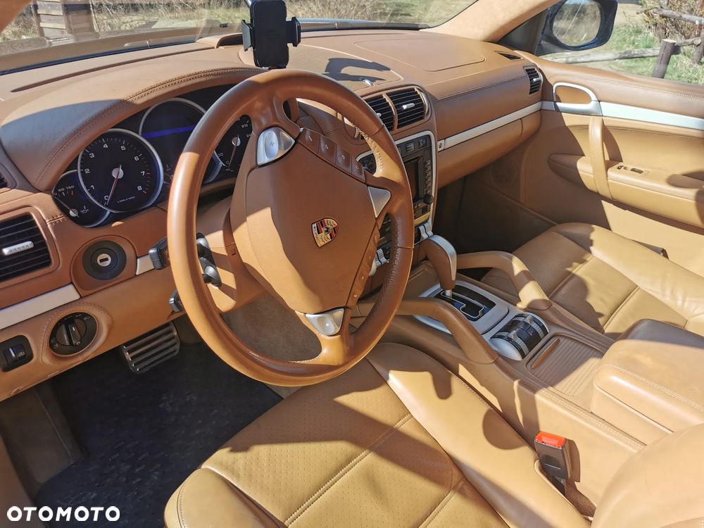Porsche Cayenne - 5