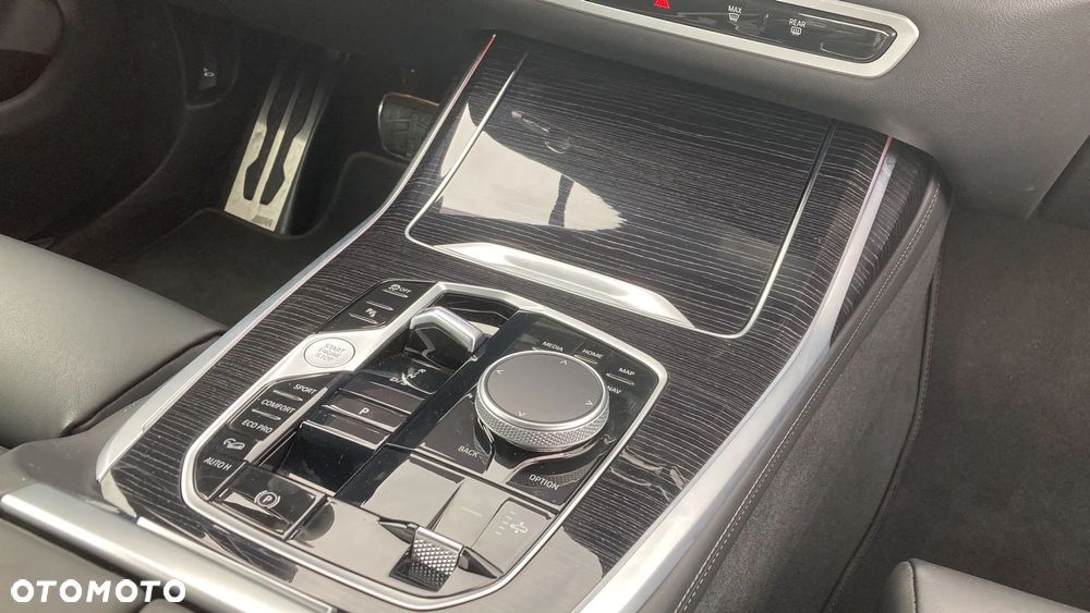 BMW X7 - 26