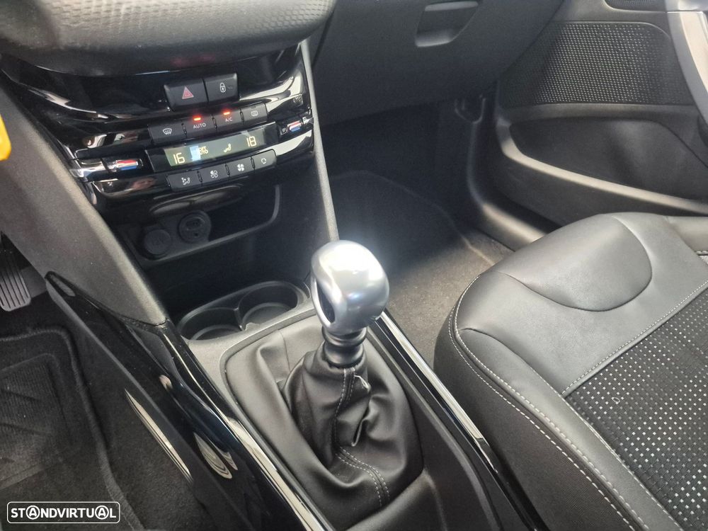 Peugeot 2008 1.2 PureTech Allure - 16