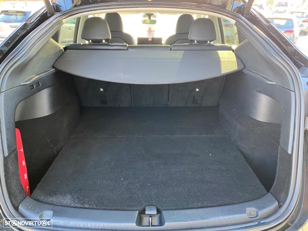 Tesla Model Y Standard RWD - 10