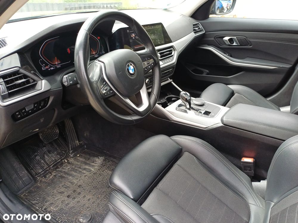 BMW Seria 3 318d mHEV - 8