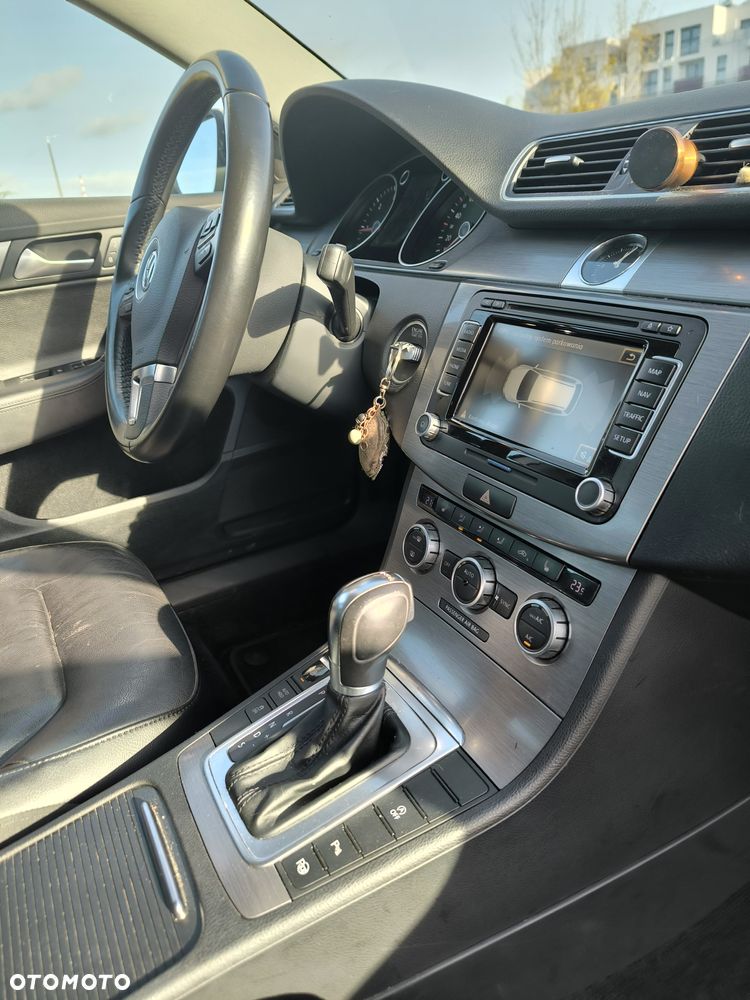 Volkswagen Passat 2.0 TDI DSG BlueMotion Technology Comfortline - 8