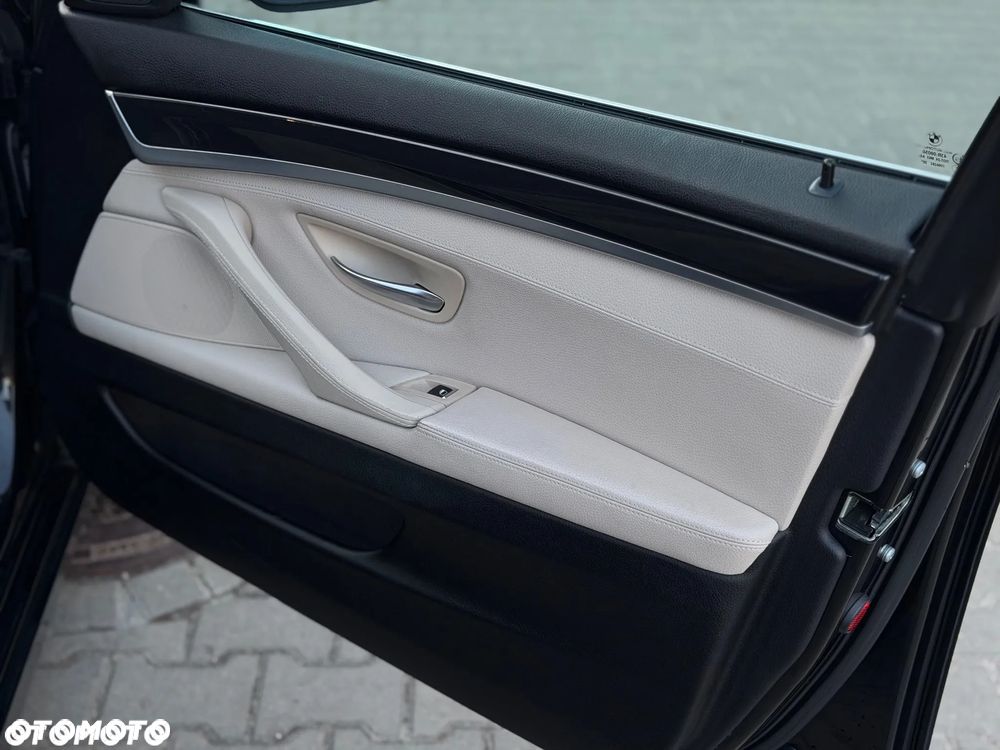 BMW Seria 5 520d - 29
