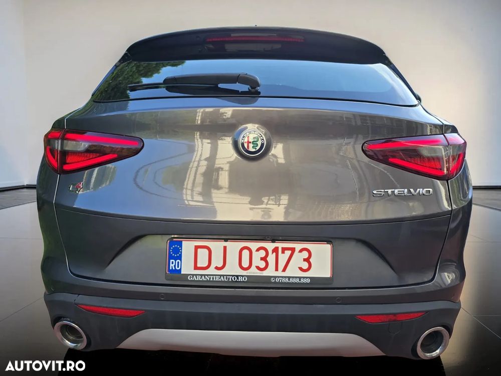 Alfa Romeo Stelvio - 10