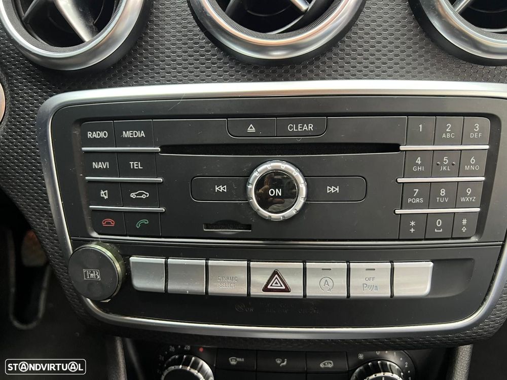 Mercedes-Benz A 180 d AMG Line - 34