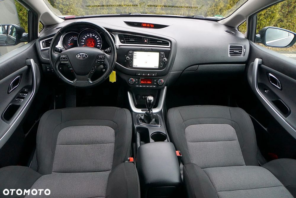 Kia Ceed 1.6 GDI Dream Team Edition - 21