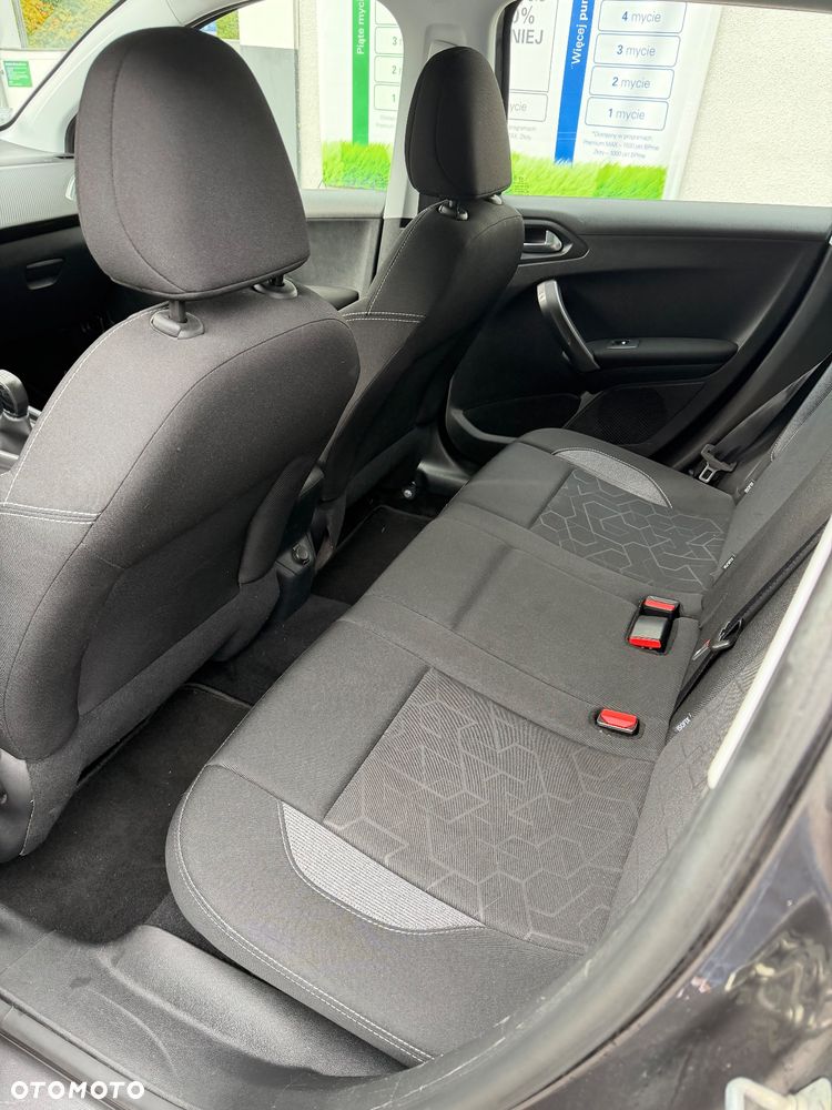 Peugeot 2008 1.6 BlueHDi Allure - 12