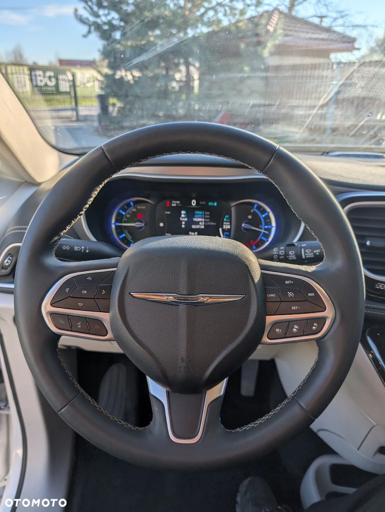 Chrysler Pacifica - 16