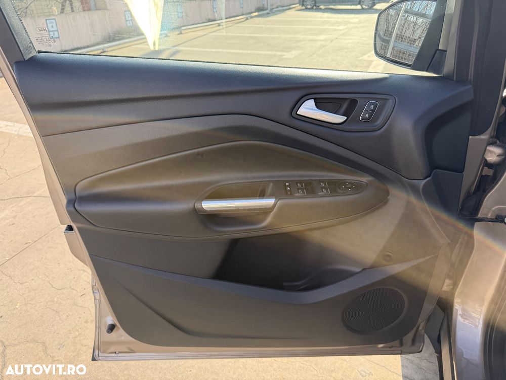 Ford Kuga 1.5 EcoBoost 2x4 Aut. Trend - 16