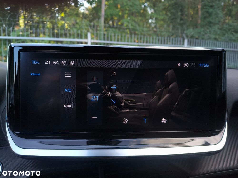 Peugeot 2008 1.2 PureTech Allure S&S EAT8 - 24
