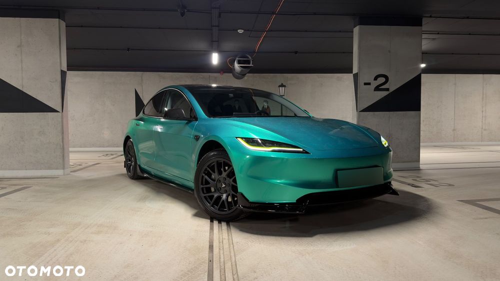 Tesla Model 3 - 1