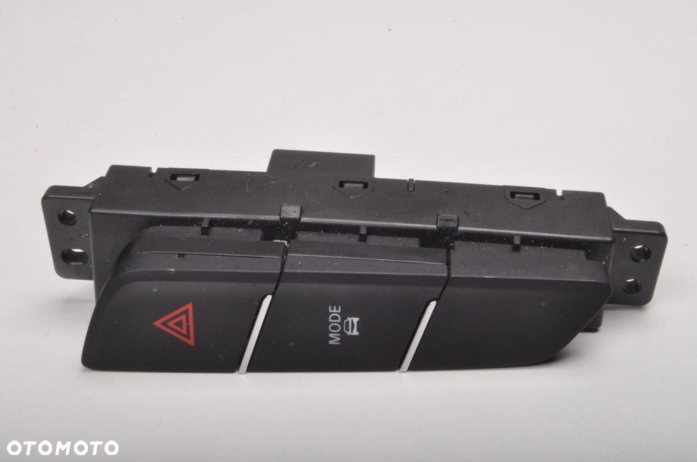 MG HS WŁĄCZNIK ŚWIATEŁ AWARYJNYCH 10694778 2023 LIFT