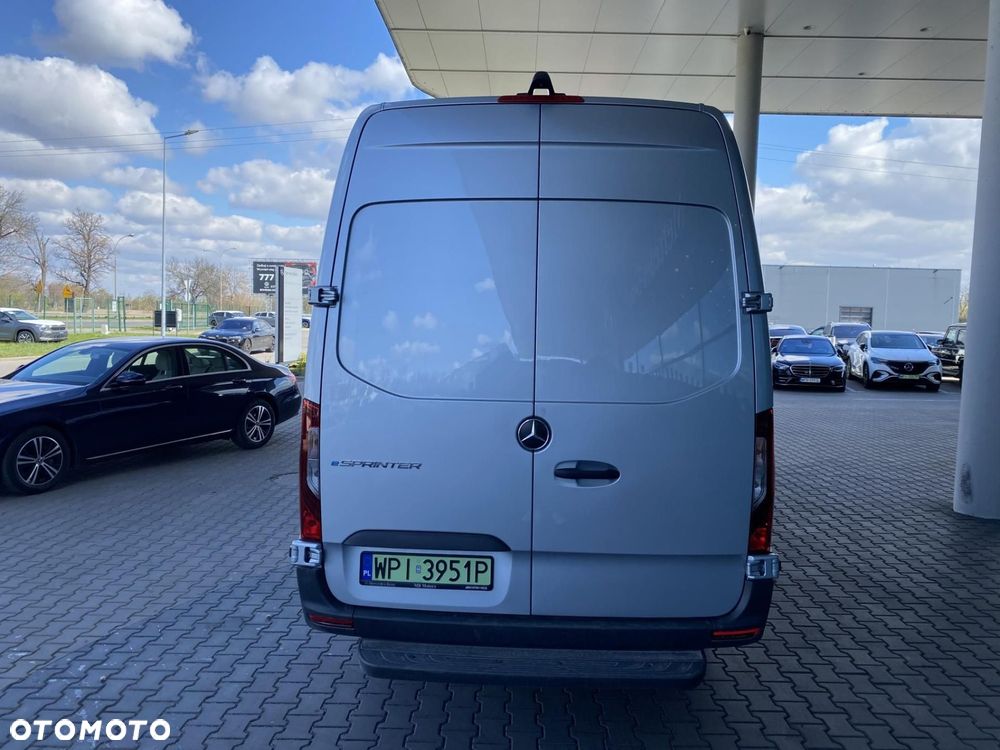 Mercedes-Benz eSprinter - 4