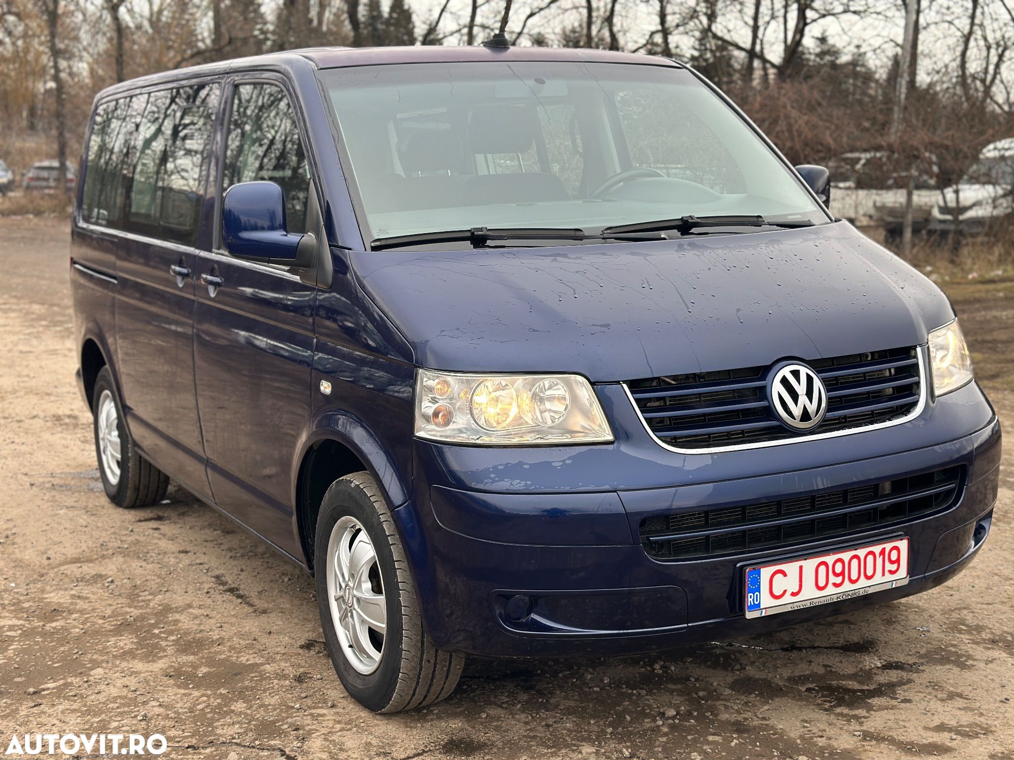 Volkswagen Caravelle - 1