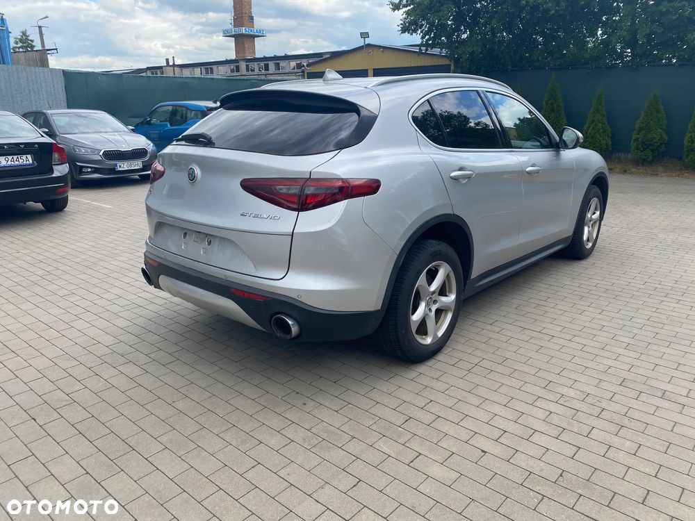 Alfa Romeo Stelvio - 9