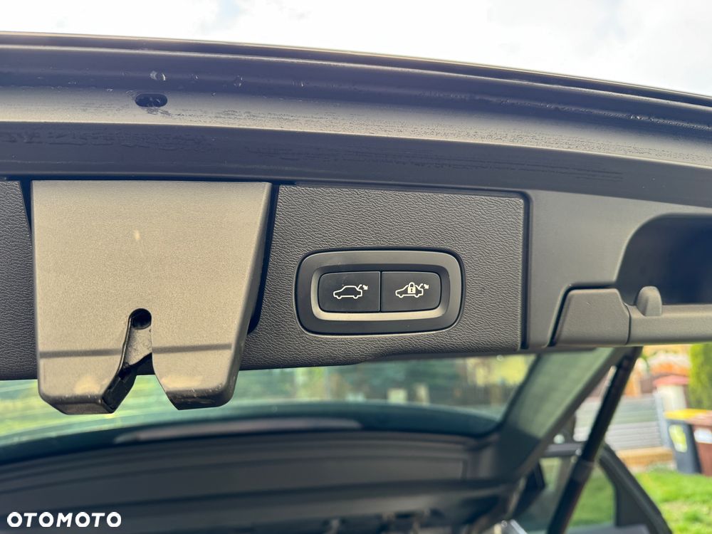 Volvo XC 60 D4 R-Design - 17