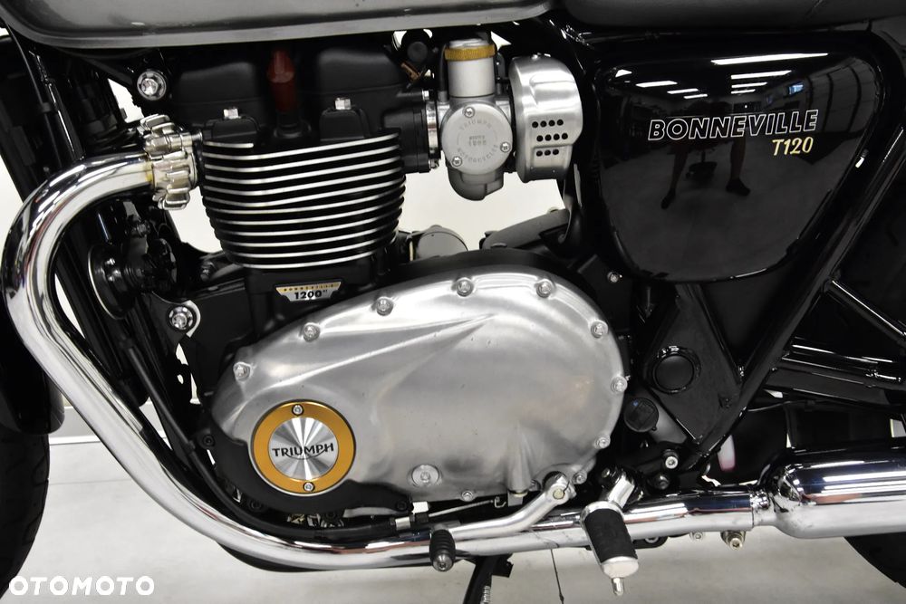 Triumph Bonneville - 23
