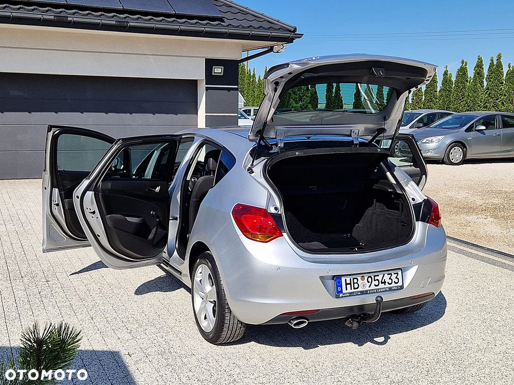 Opel Astra 1.4 Turbo 150 Jahre - 8