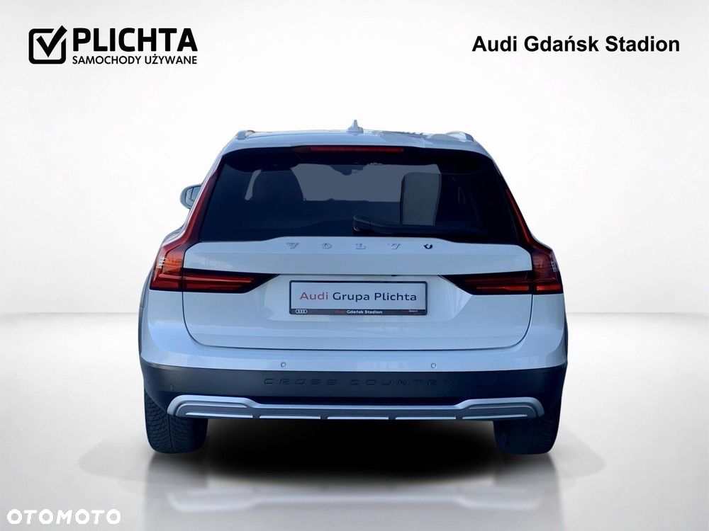 Volvo V90 Cross Country - 4