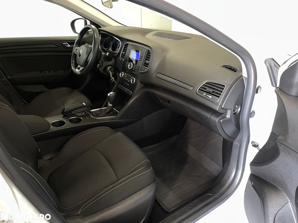 Renault Megane TCe EDC Zen - 9
