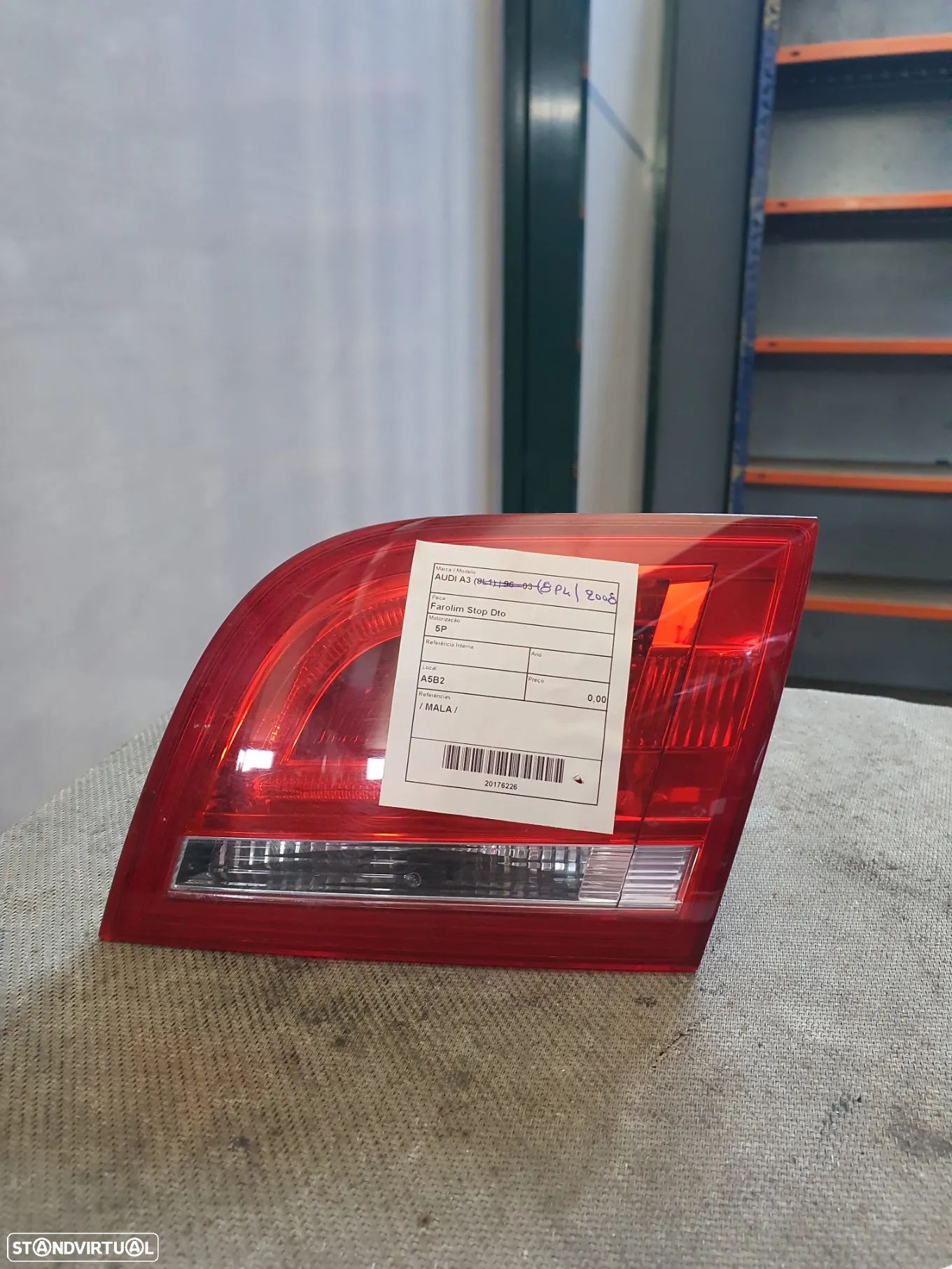 FAROLIM DIREITO MALA AUDI A3 8P / 8P4945094D - 1