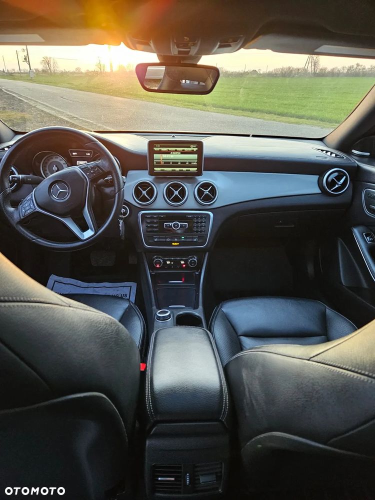 Mercedes-Benz CLA 250 7G-DCT AMG Line - 9