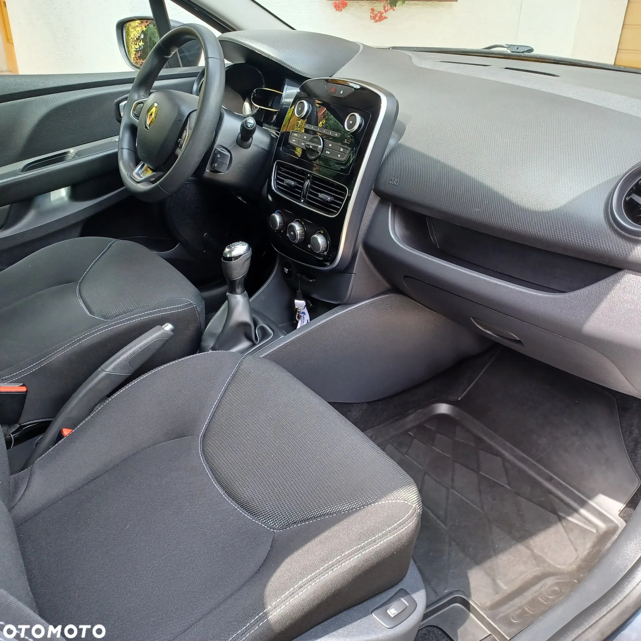 Renault Clio 1.2 16V 75 Life - 8