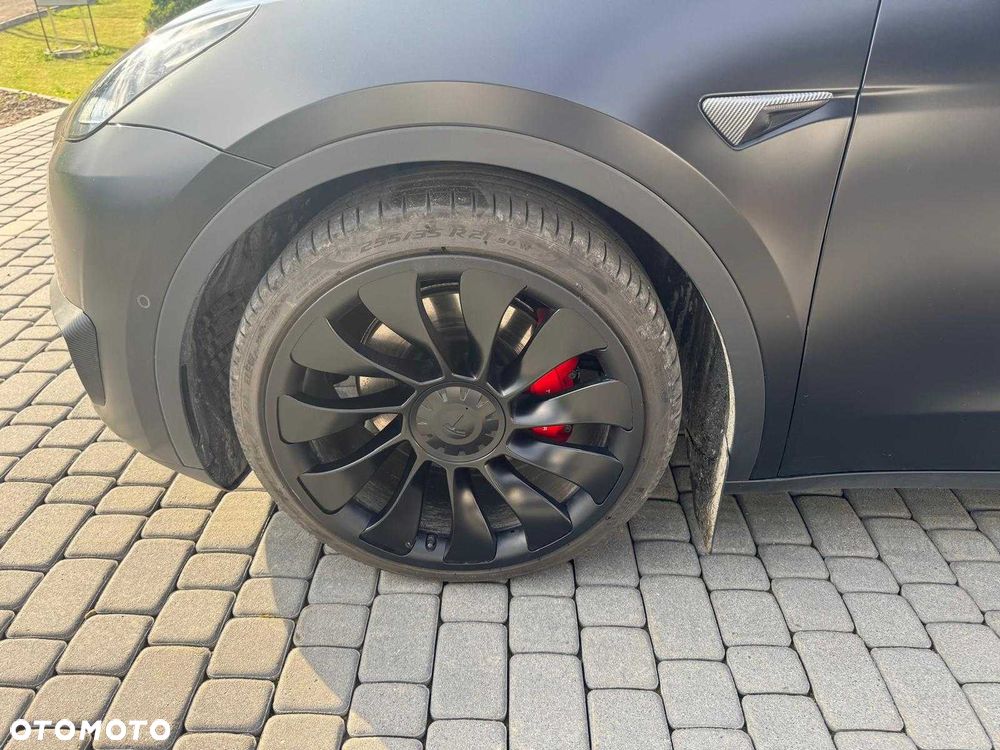 Tesla Model Y - 5