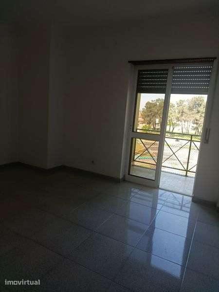 Apartamento T1 transformado em T2 - Quinta do Conde - Grande imagem: 4/8
