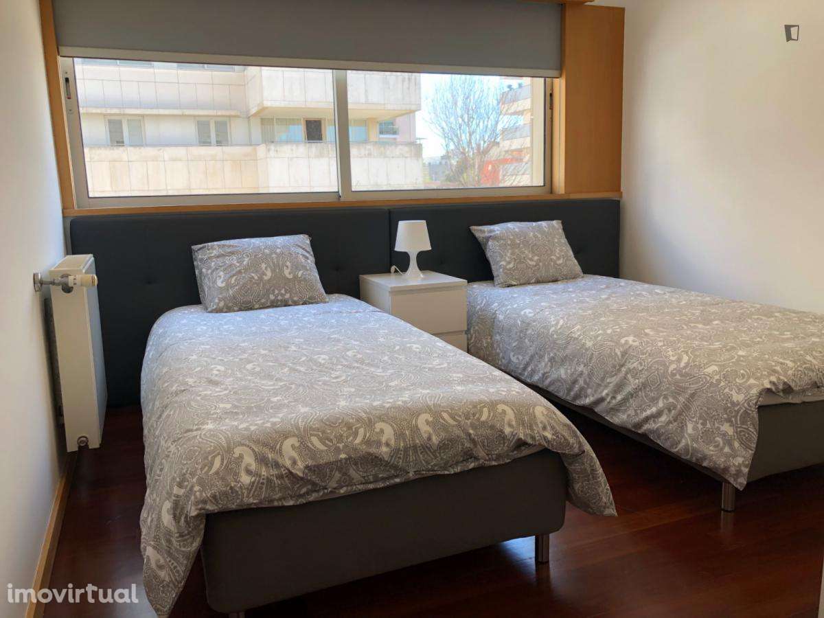 Casa com 3 quartos - localizado em Senhora da Hora Porto - Grande imagem: 2/60