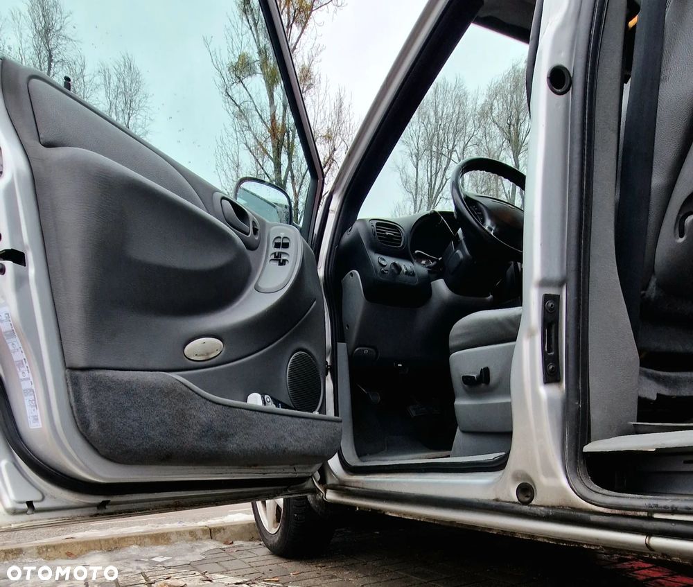 Chrysler Voyager - 9