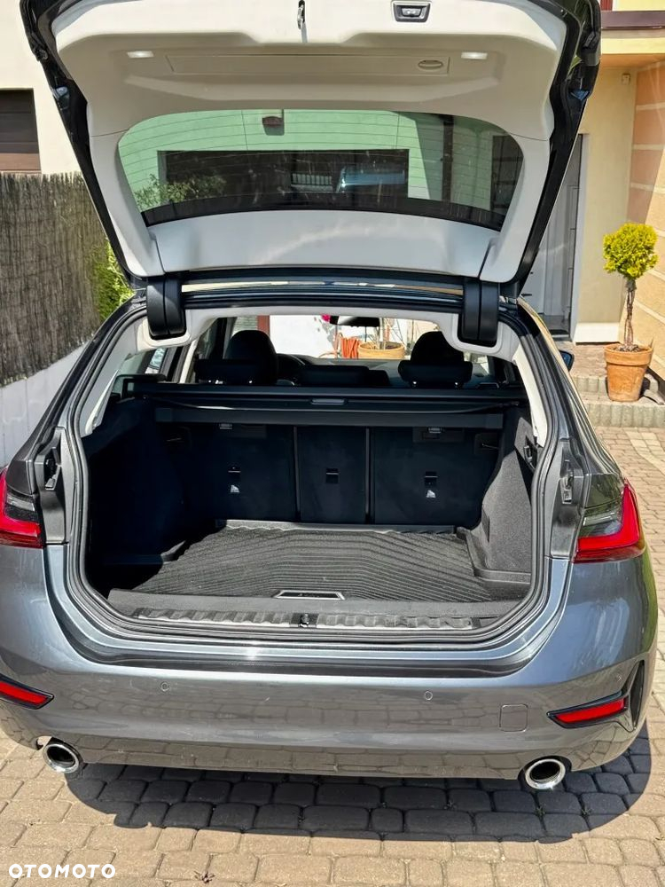 BMW Seria 3 320d Touring xDrive - 15