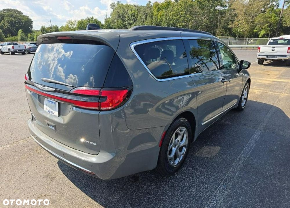 Chrysler Pacifica - 4