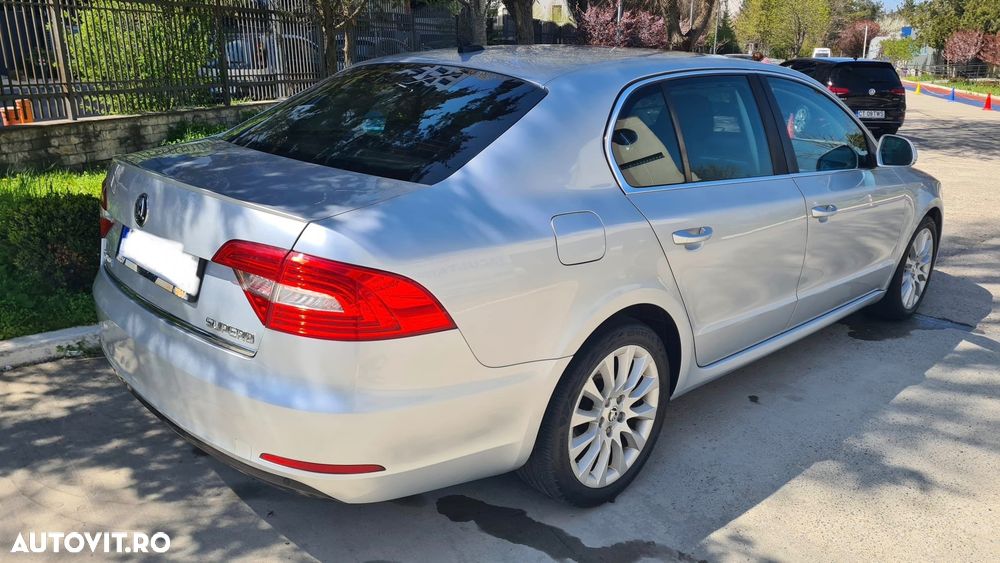 Skoda Superb 2.0 TDI Elegance - 6