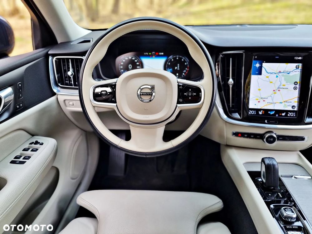 Volvo V60 Cross Country B5 B AWD Plus - 25