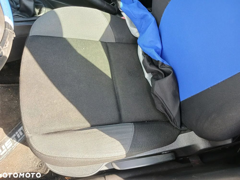 Peugeot 207 Silnik 1,4 16V VTI 70kW 95KM EP3 8FS EP3C skrzynia biegów kolektor przepustnica wtrysk listwa wtryskowa pompa wspomagania abs alternator sprężarka kompresor klimatyzacji skrzynia biegów sprzęgło drzwi ETSC srebrne klapa maska zderzak lusterko listwa klamka zamek wahacz czujnik ciśnienia doładowania mikrostyk blenda pas konsola schowek boczek drzwi fotel fotele magistrala wody podsufitka panel sterownik wyświetlacz moduł szyba czołowa poduszka kierownica manetki zwijak radio mechanizm szyb wydech tłumik mcperson zacisk hamulcowy lampa felga moduł BSM BSI lampa europa zbiorniczek rura przewód wyświetlacz NA CZĘŚCI WSZYSTKIE CZĘŚCI - 13