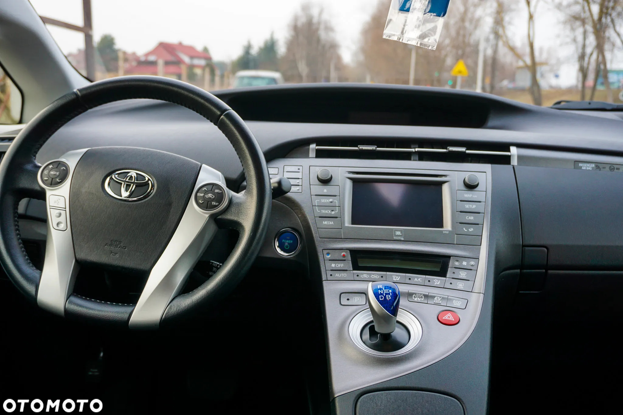 Toyota Prius Plug-in (Hybrid) Life - 23
