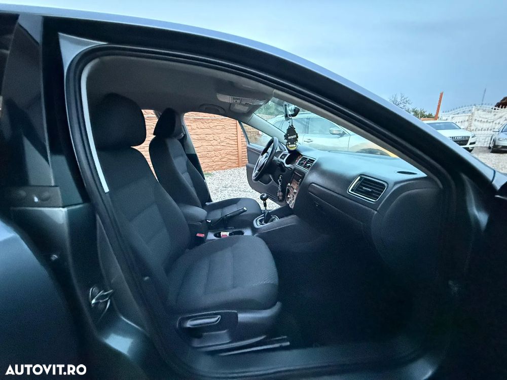Volkswagen Jetta - 5