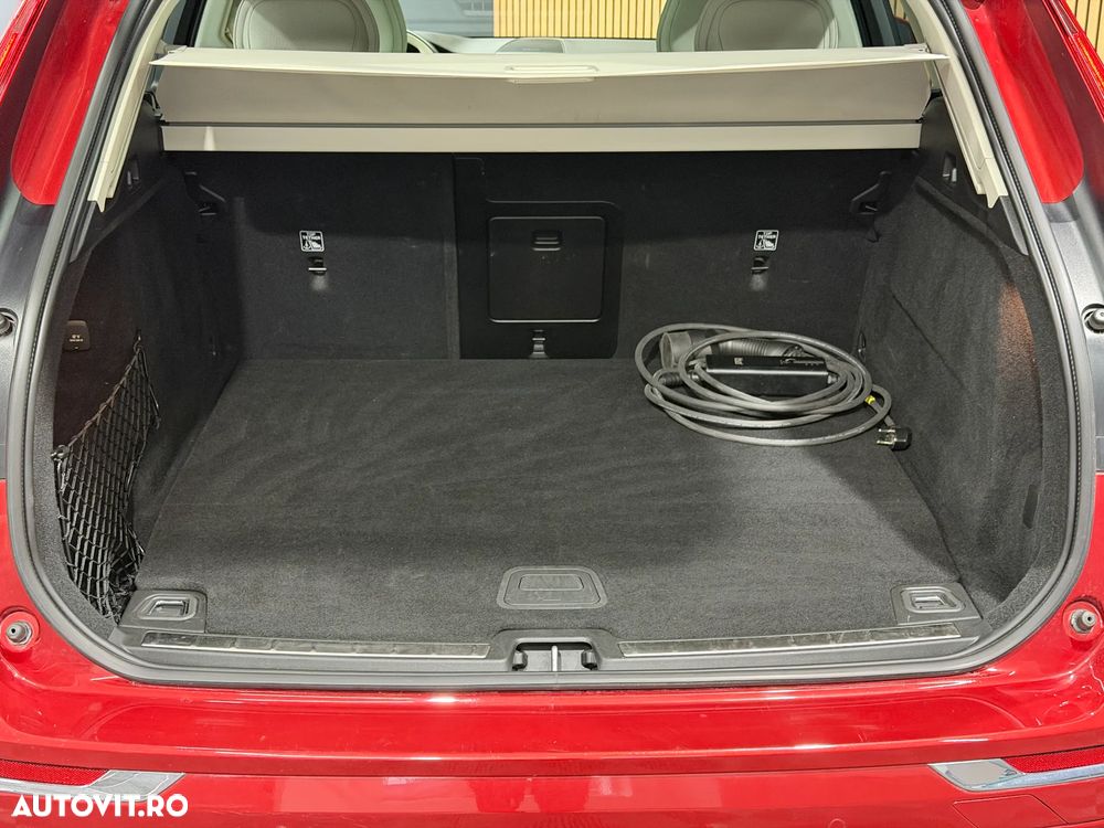 Volvo XC 60 T8 Twin Engine AWD Momentum - 28