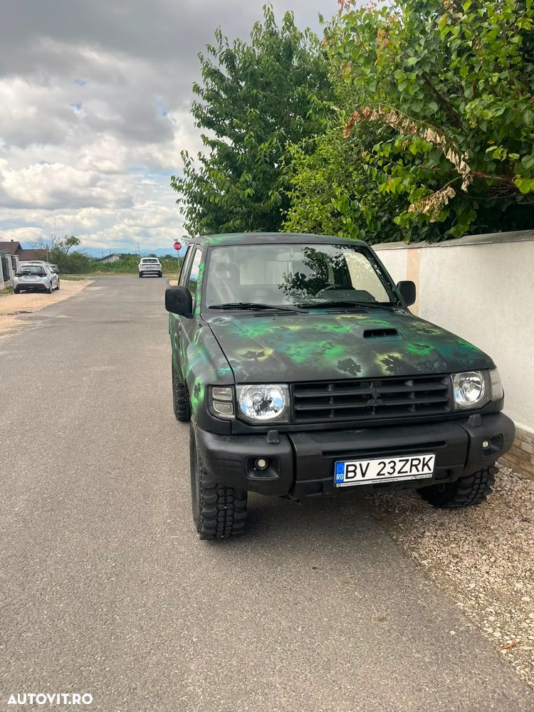 Mitsubishi Pajero - 2