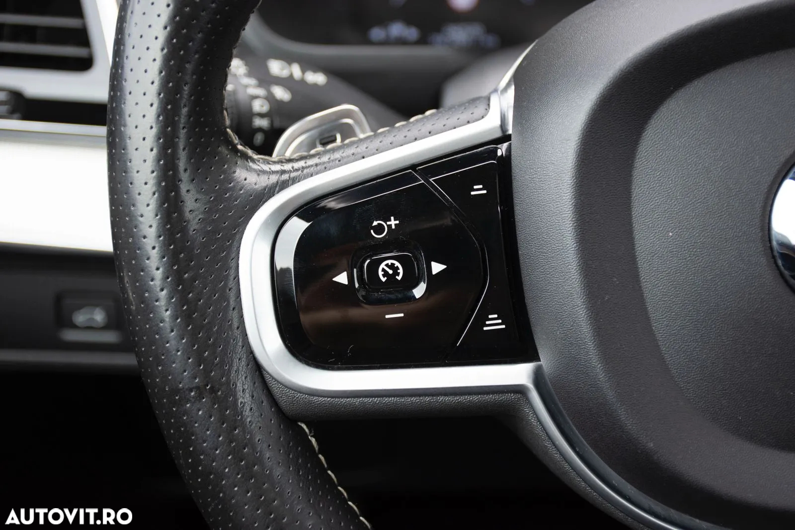 Volvo XC 90 D5 AWD Geartronic RDesign - 28