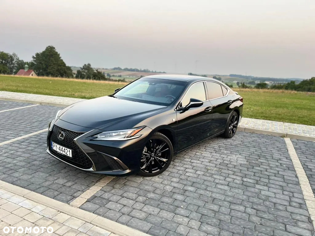 Lexus ES 300h F Sport Edition - 9