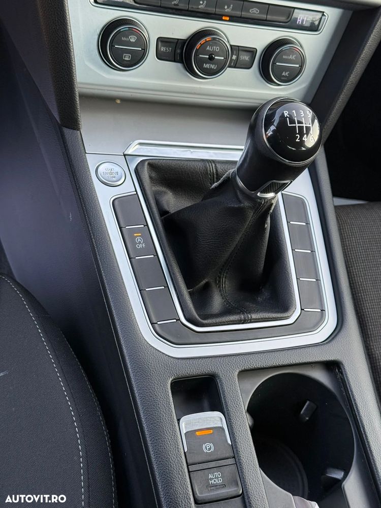 Volkswagen Passat 2.0 TDI SCR Elegance - 13