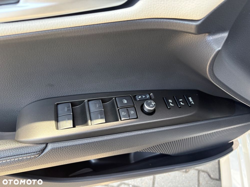 Toyota Camry 2.5 Hybrid Dynamic Force Executive e-CVT - 14