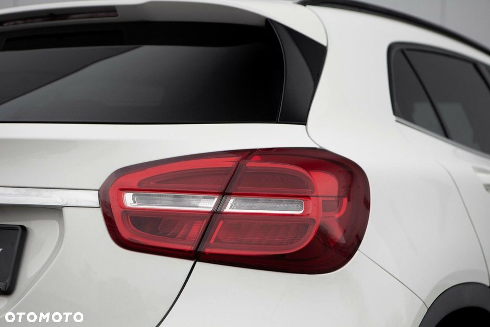 Mercedes-Benz GLA - 11