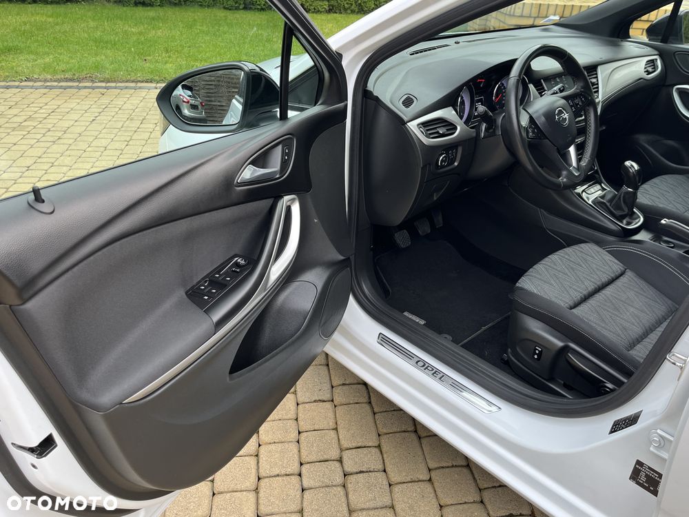 Opel Astra 1.2 Turbo Start/Stop 120 Jahre - 9