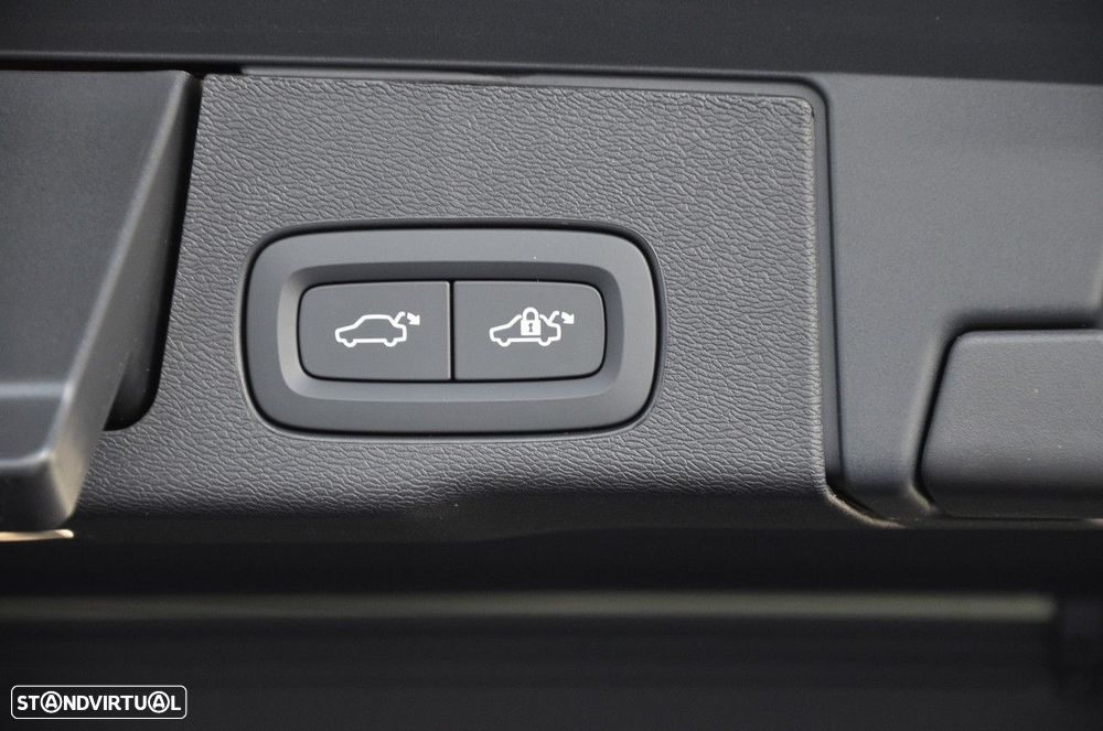 Volvo XC 60 2.0 T6 PHEV Plus Dark - 12