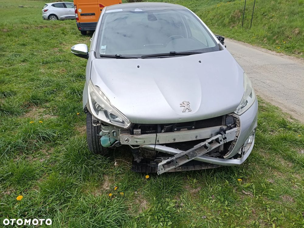 Peugeot 208 - 2